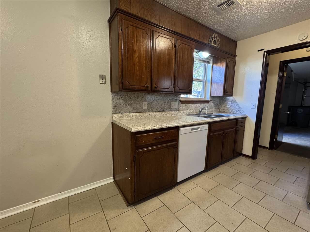 1609 SE Jarman Ave, Lawton, OK 73501