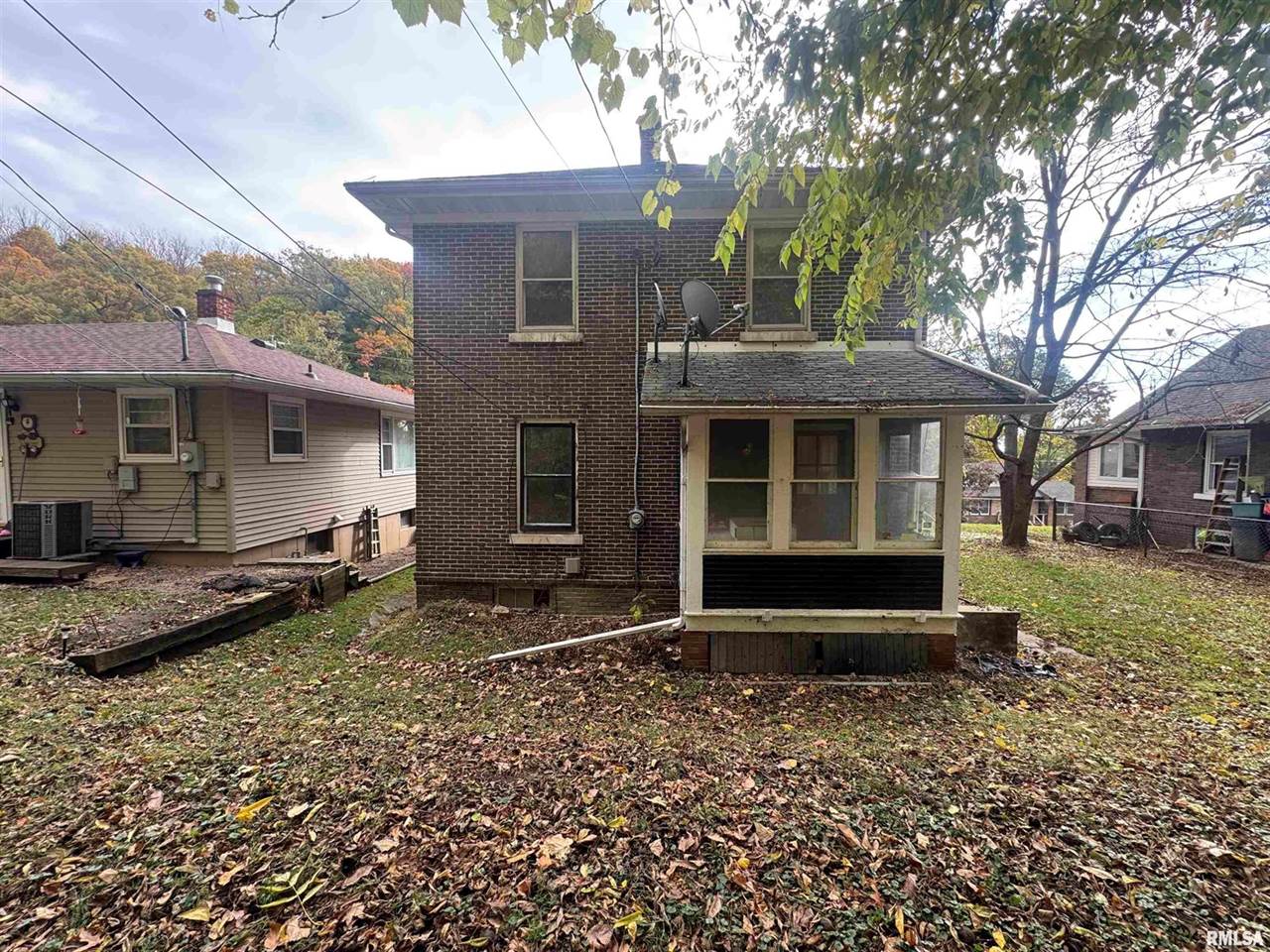 111 North Park Street, Savanna, IL 61074