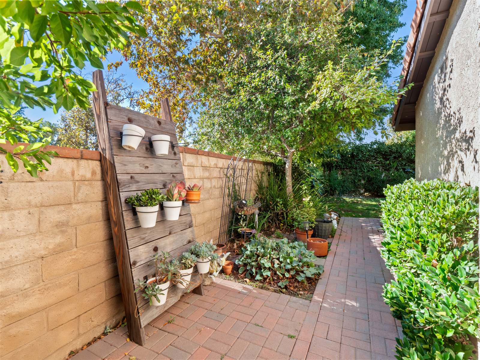 23379 Calle Arino, Valencia, CA 91355