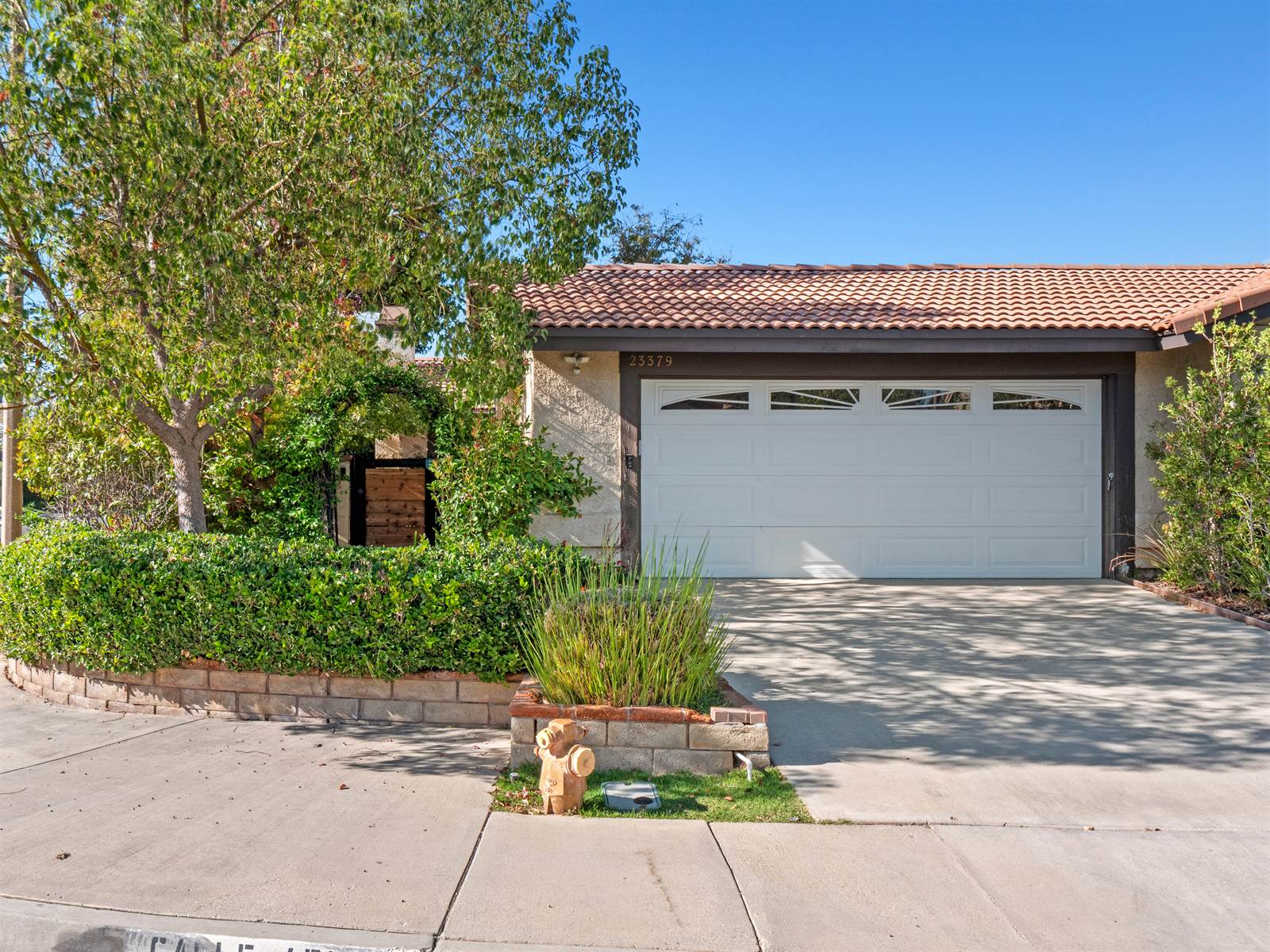 23379 Calle Arino, Valencia, CA 91355