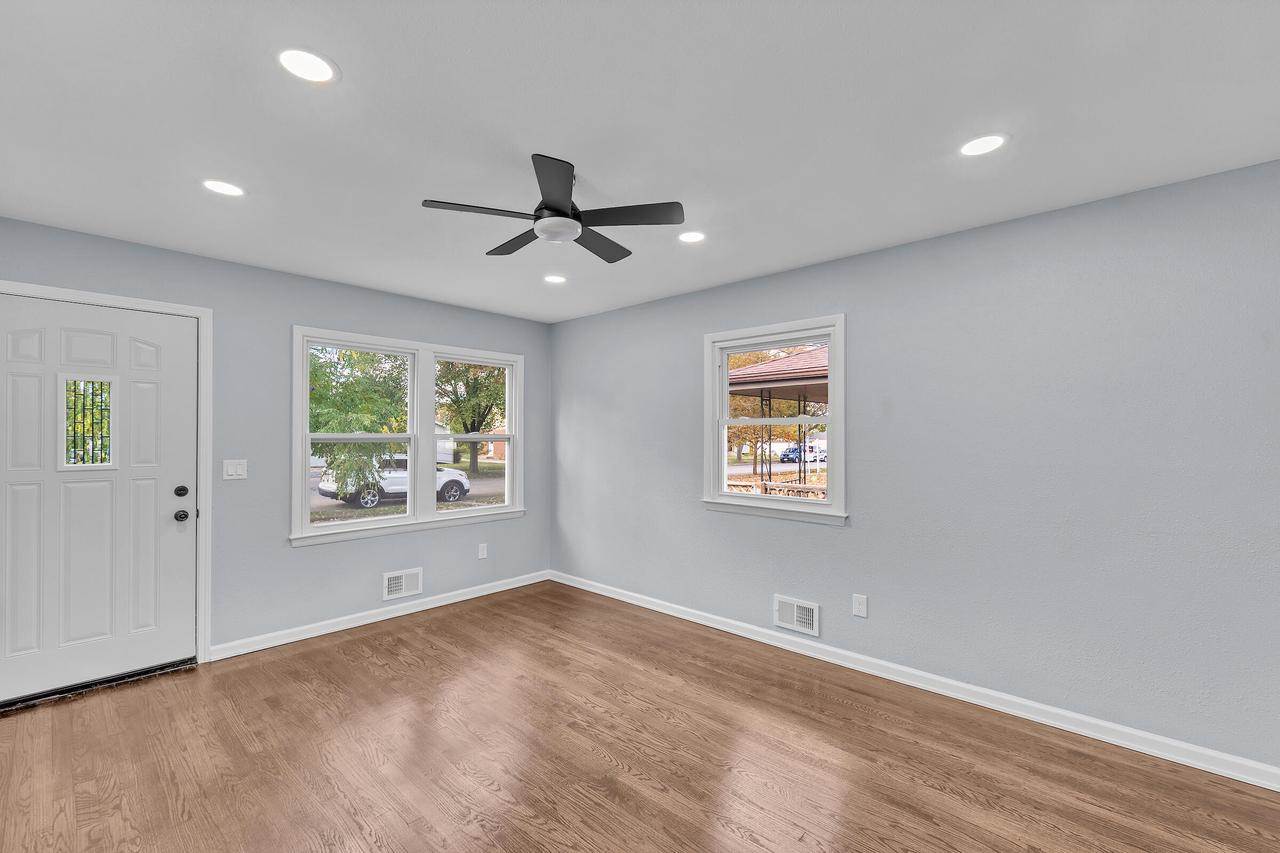 5928 N 72nd STREET, Milwaukee, WI 53218