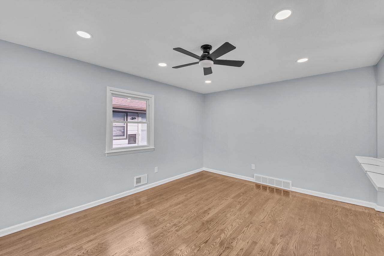 5928 N 72nd STREET, Milwaukee, WI 53218