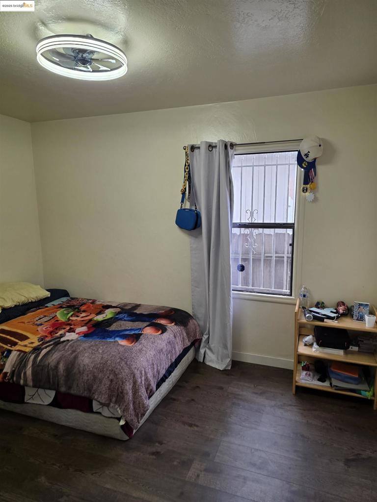 9821 E St, Oakland, CA 94503