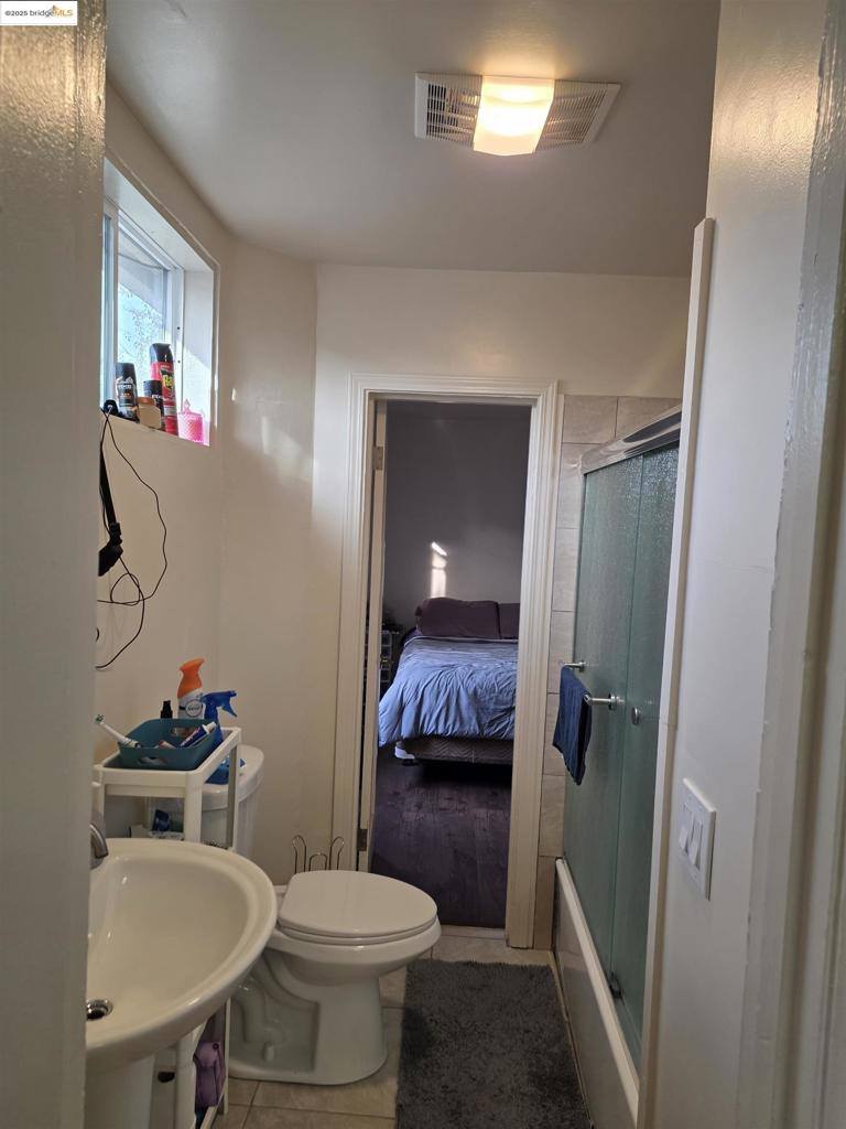 9821 E St, Oakland, CA 94503