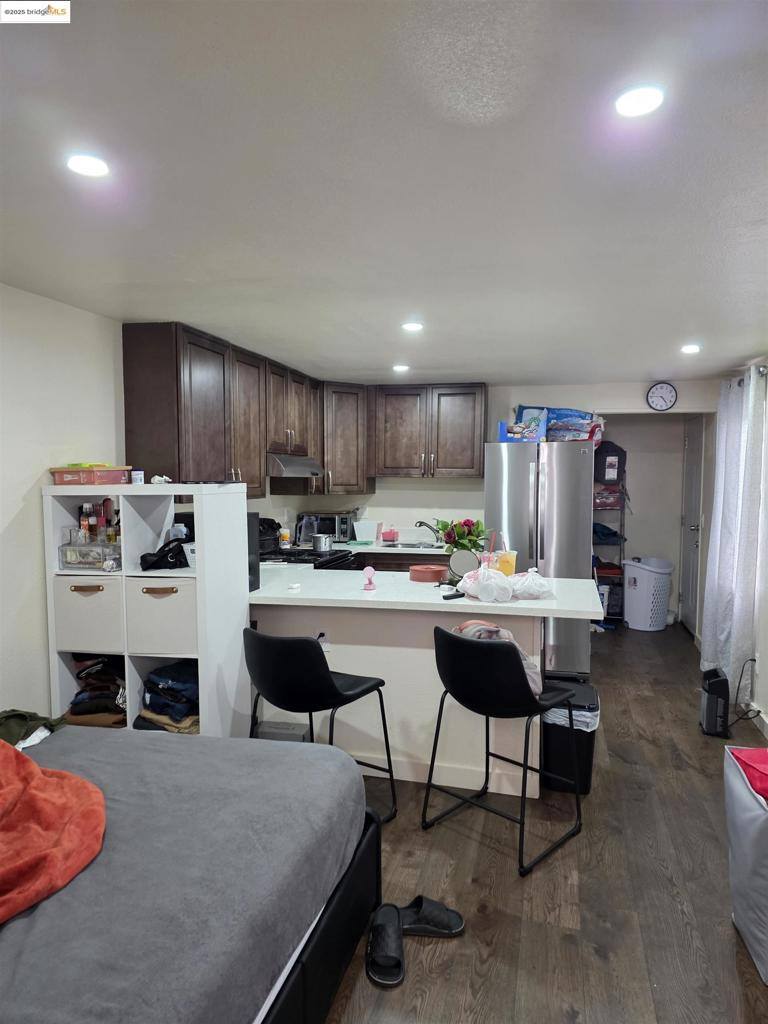 9821 E St, Oakland, CA 94503