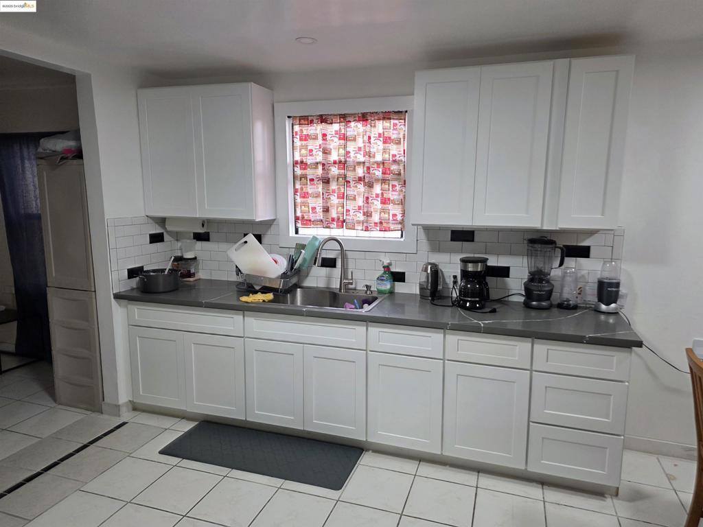 9821 E St, Oakland, CA 94503