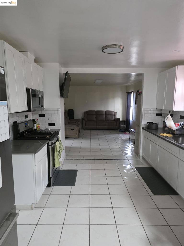 9821 E St, Oakland, CA 94503