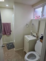 9821 E St, Oakland, CA 94503