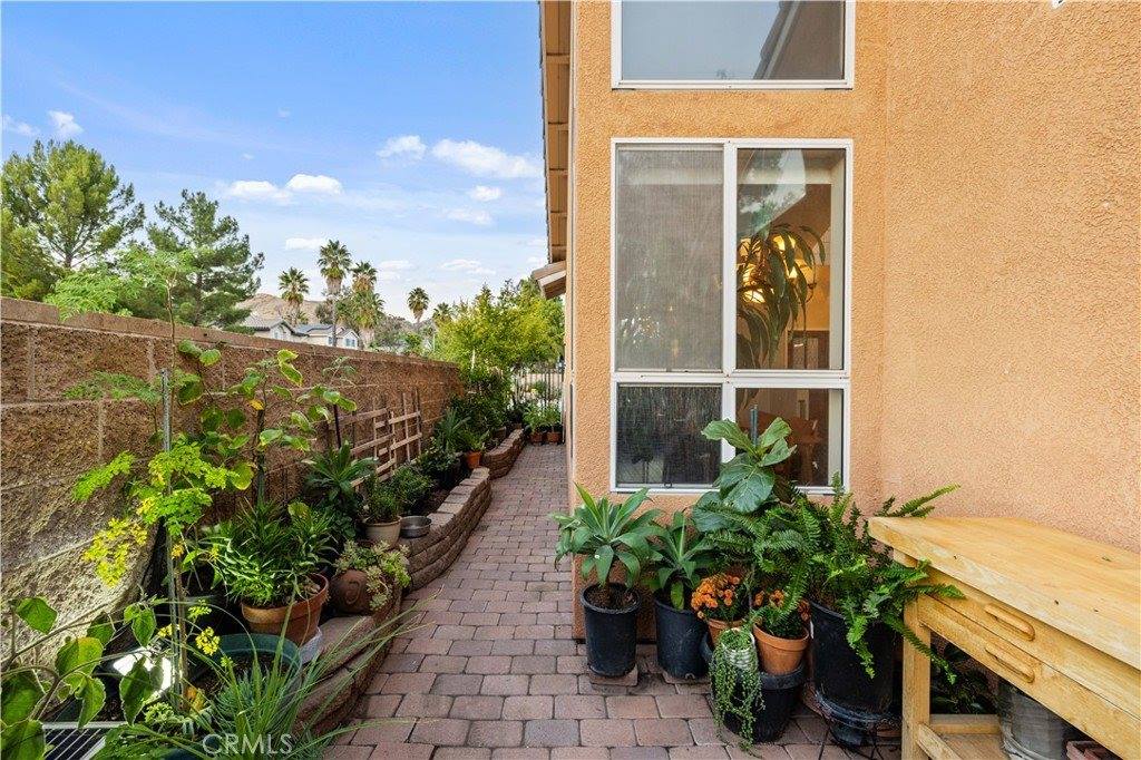 14378 Cascade Court, Canyon Country, CA 91387