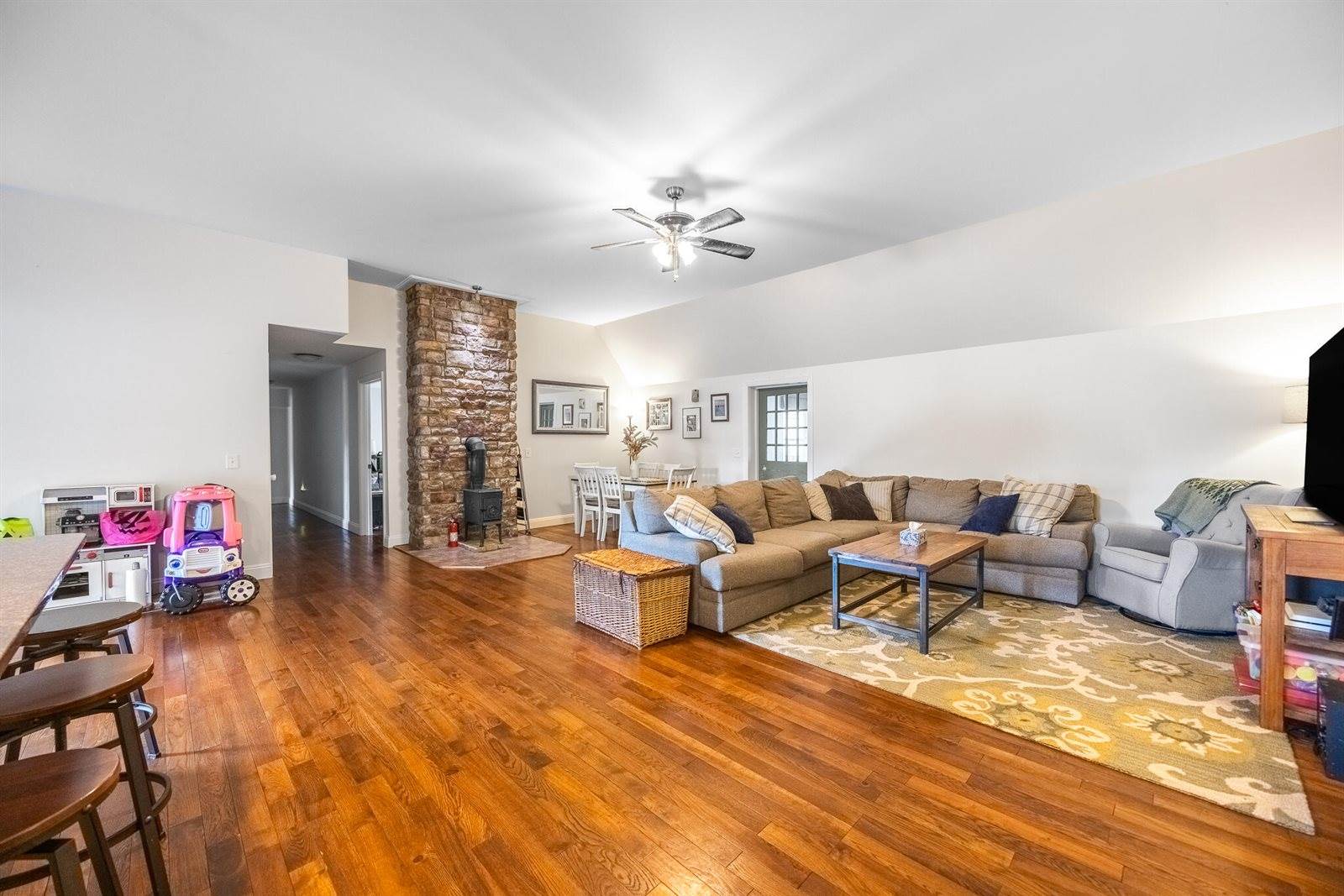 2 Chapel Road, Orono, ME 04473