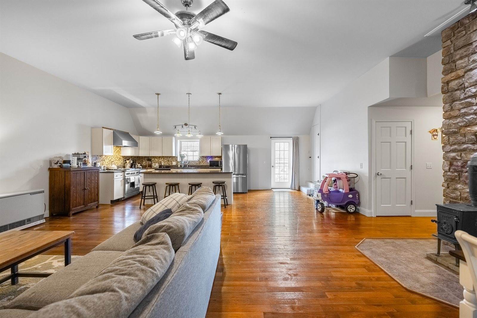 2 Chapel Road, Orono, ME 04473