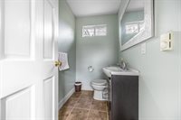 2 Chapel Road, Orono, ME 04473