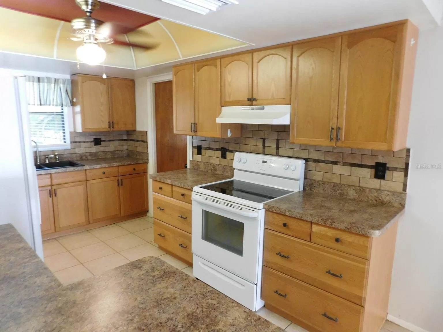 902 Plum Tree Lane, Sarasota, FL 34243