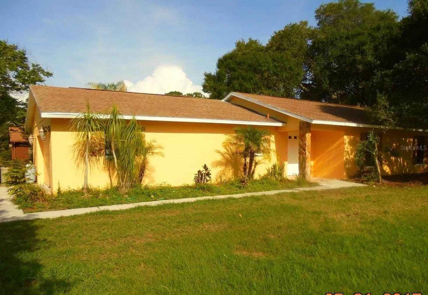 902 Plum Tree Lane, Sarasota, FL 34243