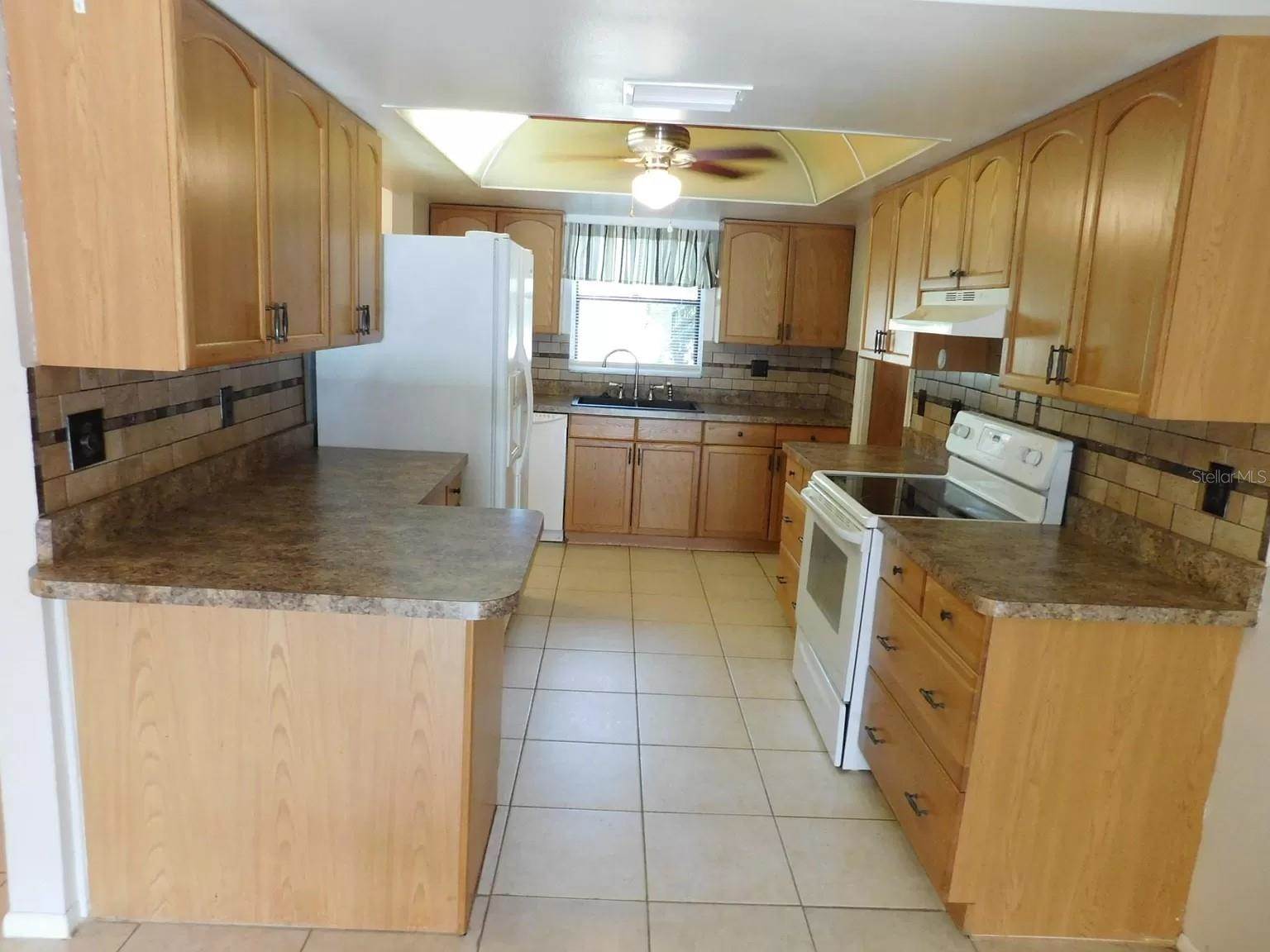 902 Plum Tree Lane, Sarasota, FL 34243