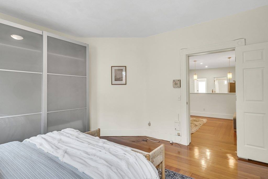 456 Medford St, Somerville, MA 02145