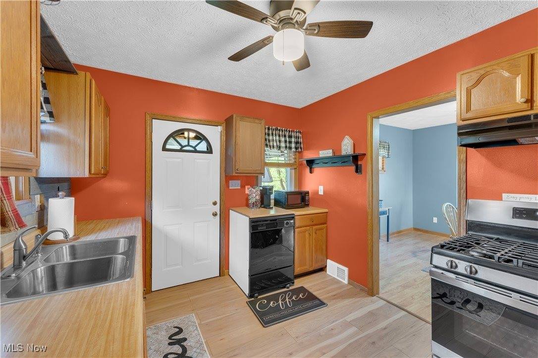 1452 Furnace Street, Mineral Ridge, OH 44440