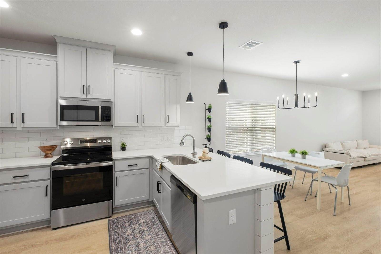 240 Richards Street, College Station, TX 77840