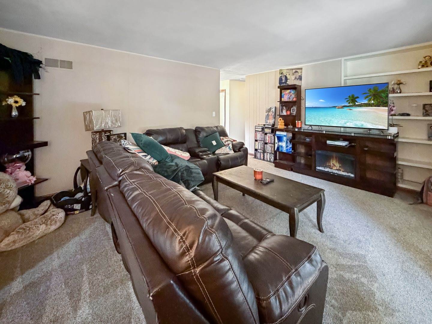 1353 Carriage Hill Lane, Freeport, IL 61032