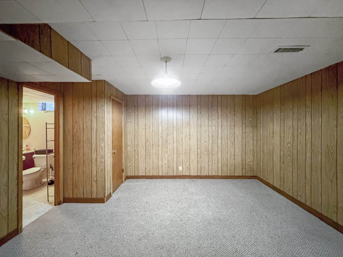 1353 Carriage Hill Lane, Freeport, IL 61032