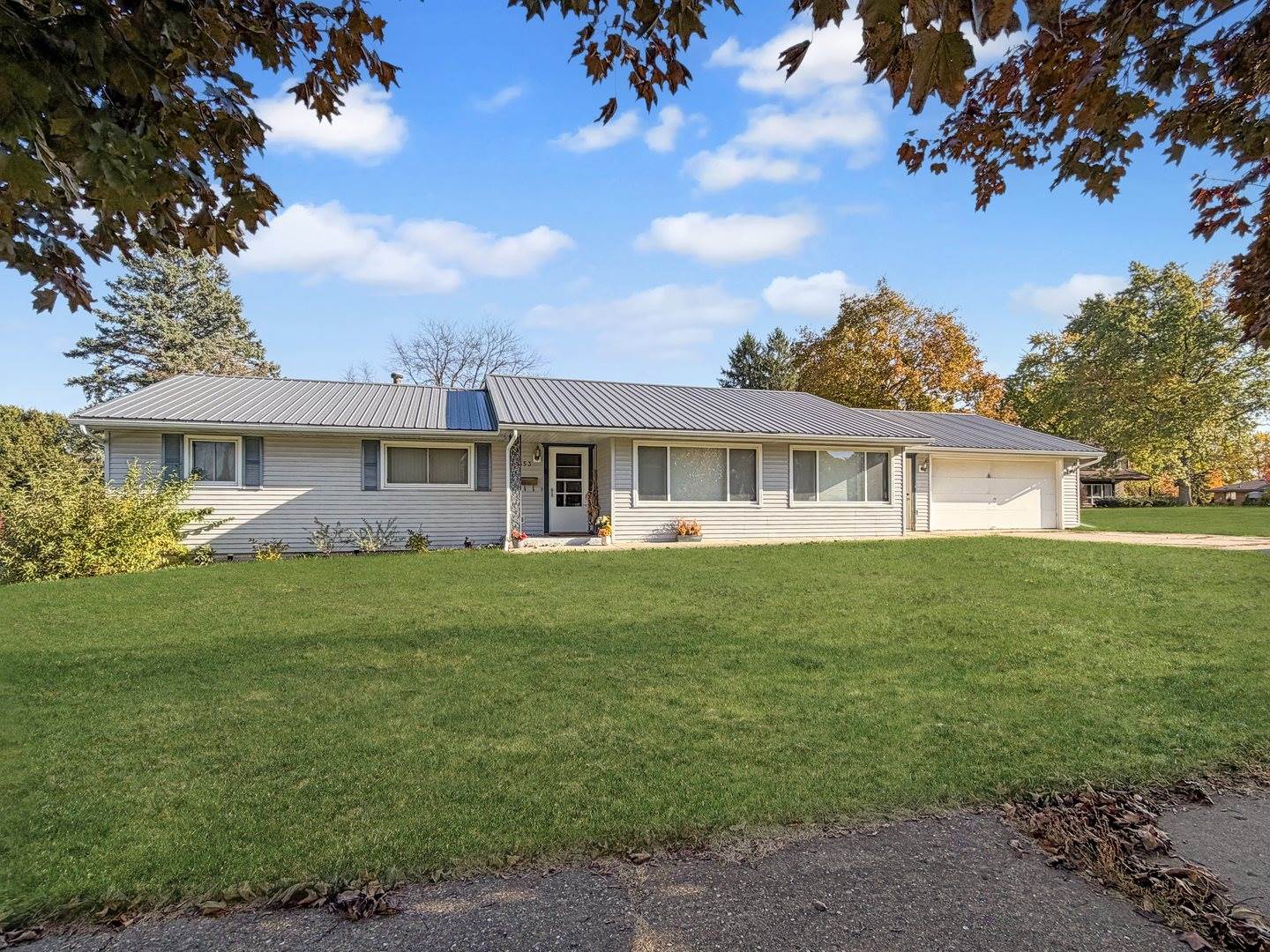 1353 Carriage Hill Lane, Freeport, IL 61032