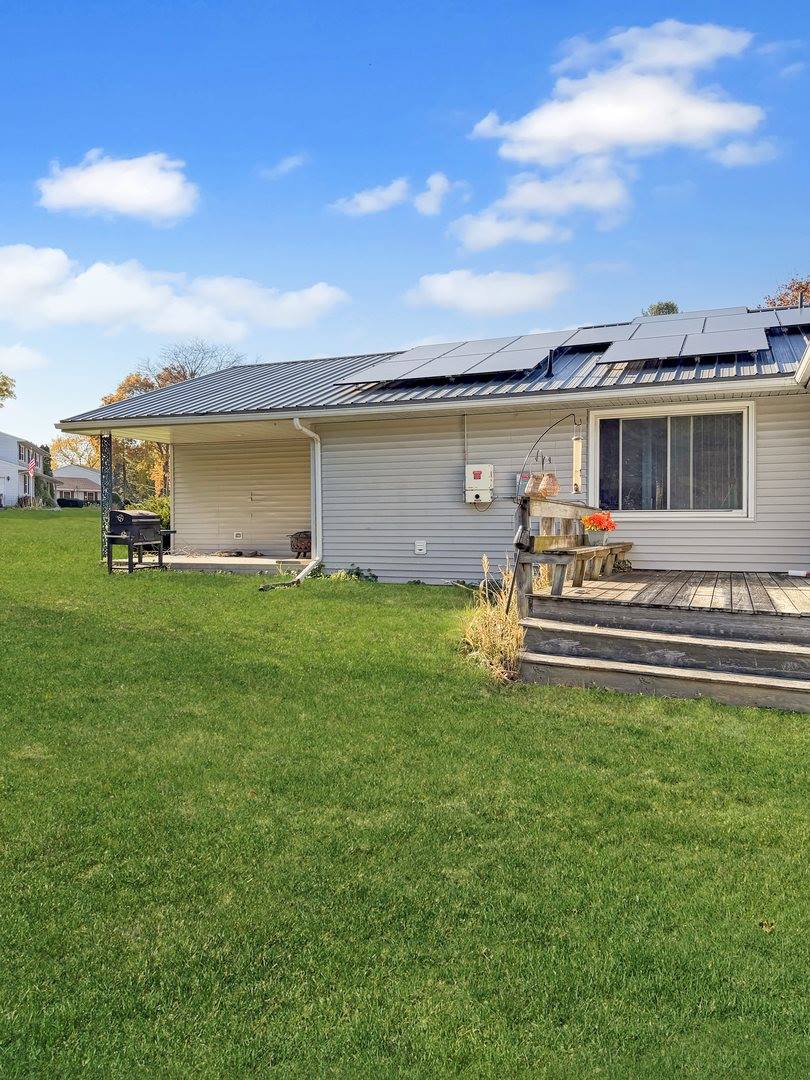 1353 Carriage Hill Lane, Freeport, IL 61032