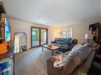 1353 Carriage Hill Lane, Freeport, IL 61032