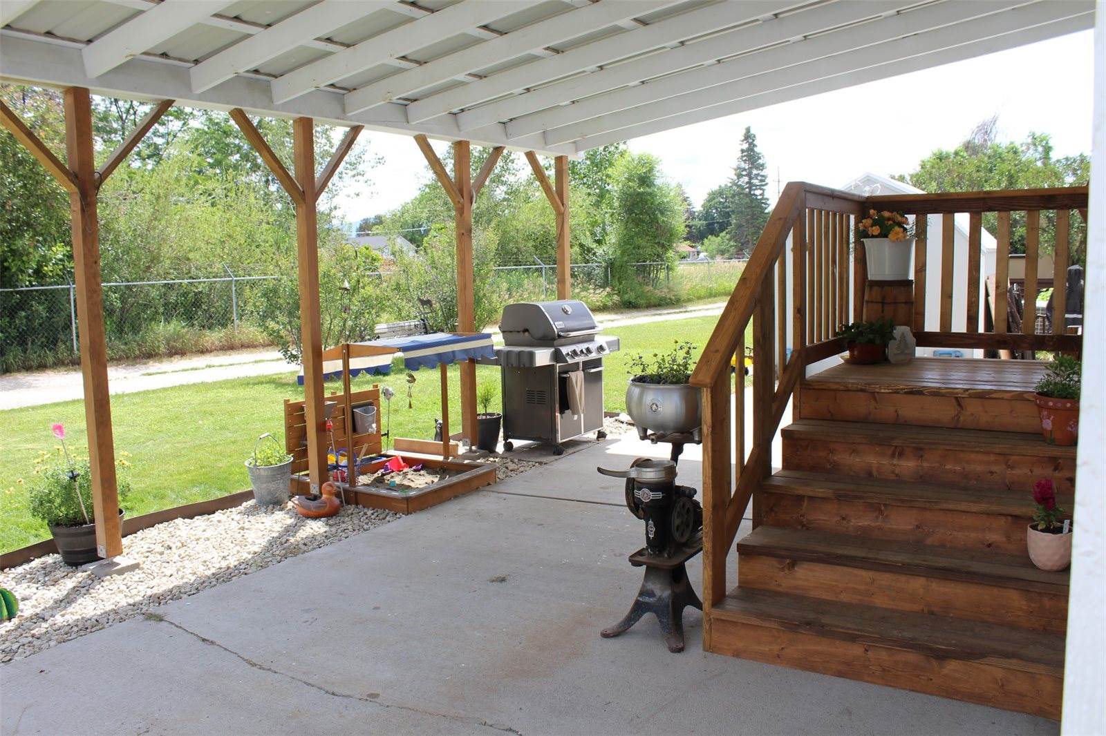 111 Blue Bird Drive, Hamilton, MT 59840