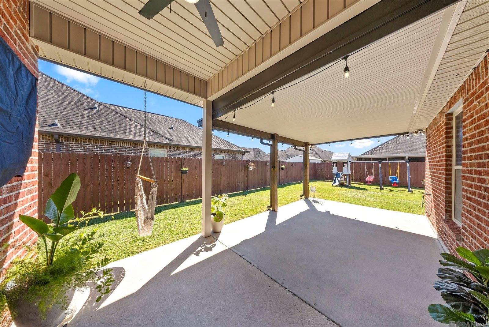 148 Red Maple Dr, Gray, LA 70359