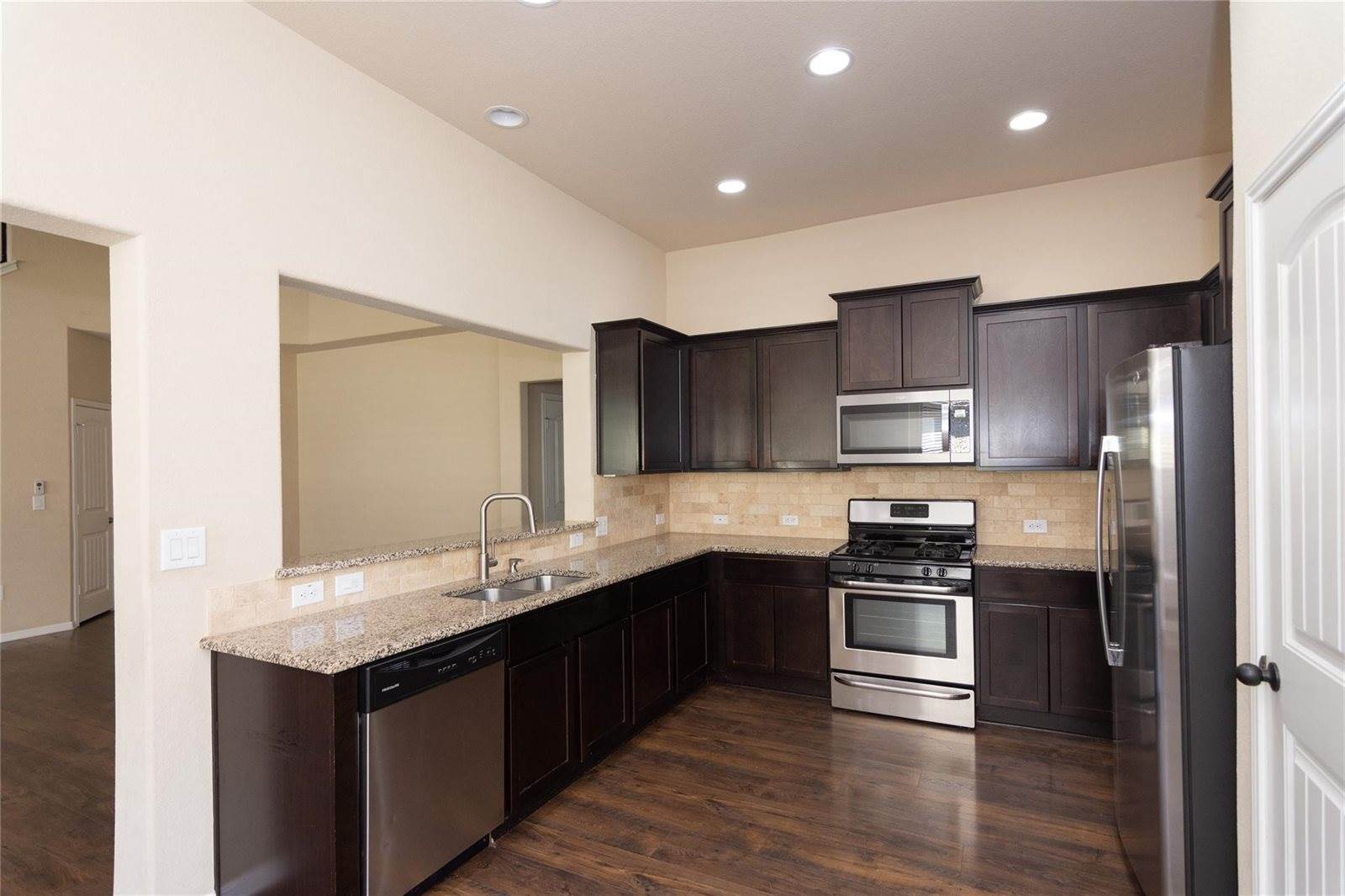 204 Serrano St, Georgetown, TX 78628