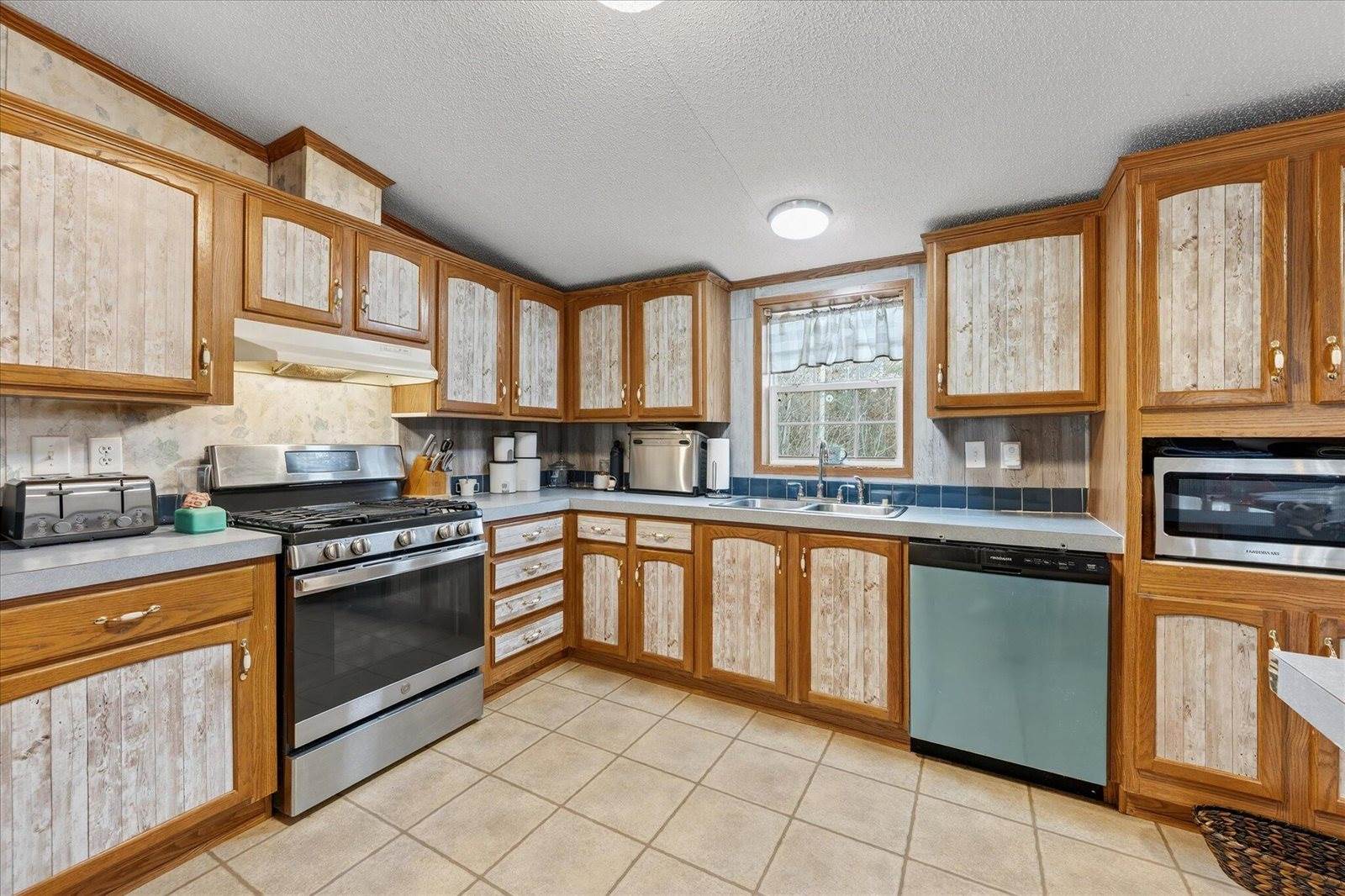 263 Mudgett Road, Kenduskeag, ME 04450