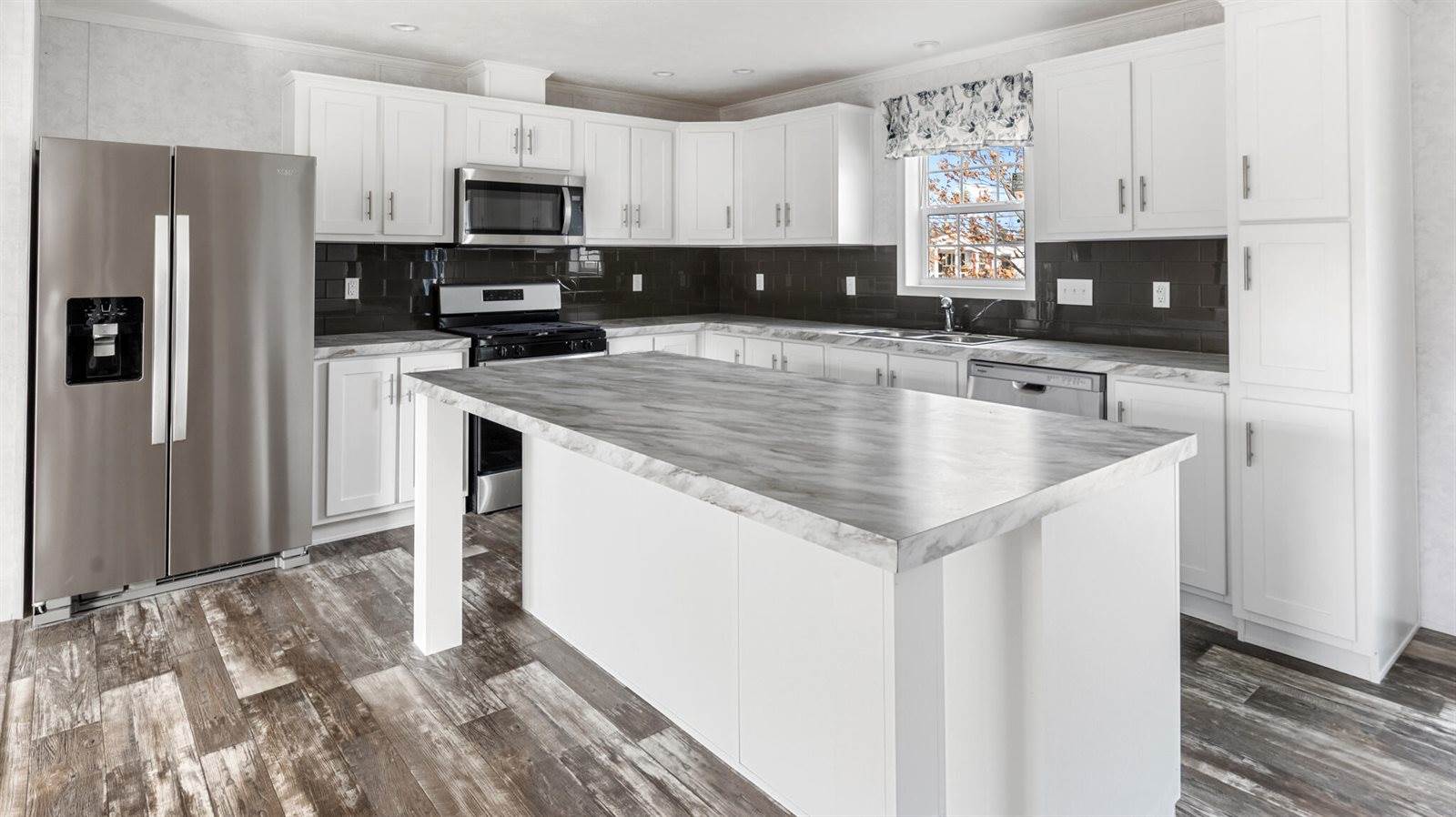 30 Main Road, Holden, ME 04429