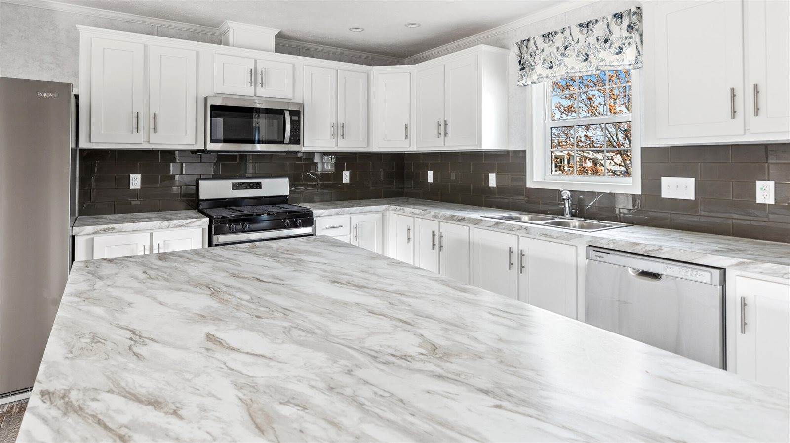 30 Main Road, Holden, ME 04429