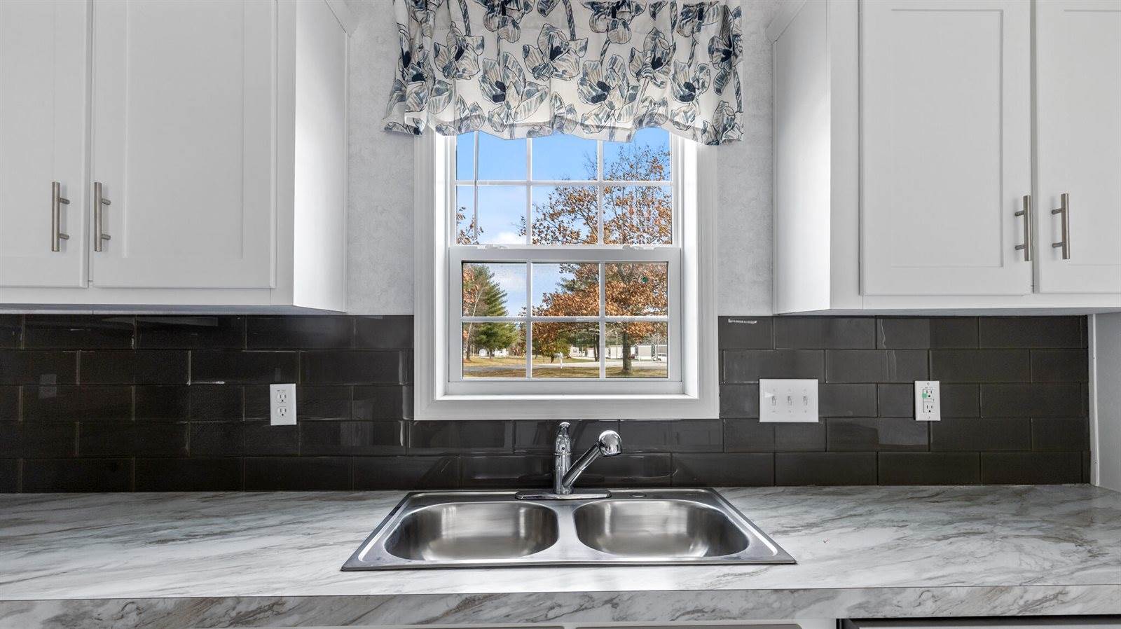 30 Main Road, Holden, ME 04429