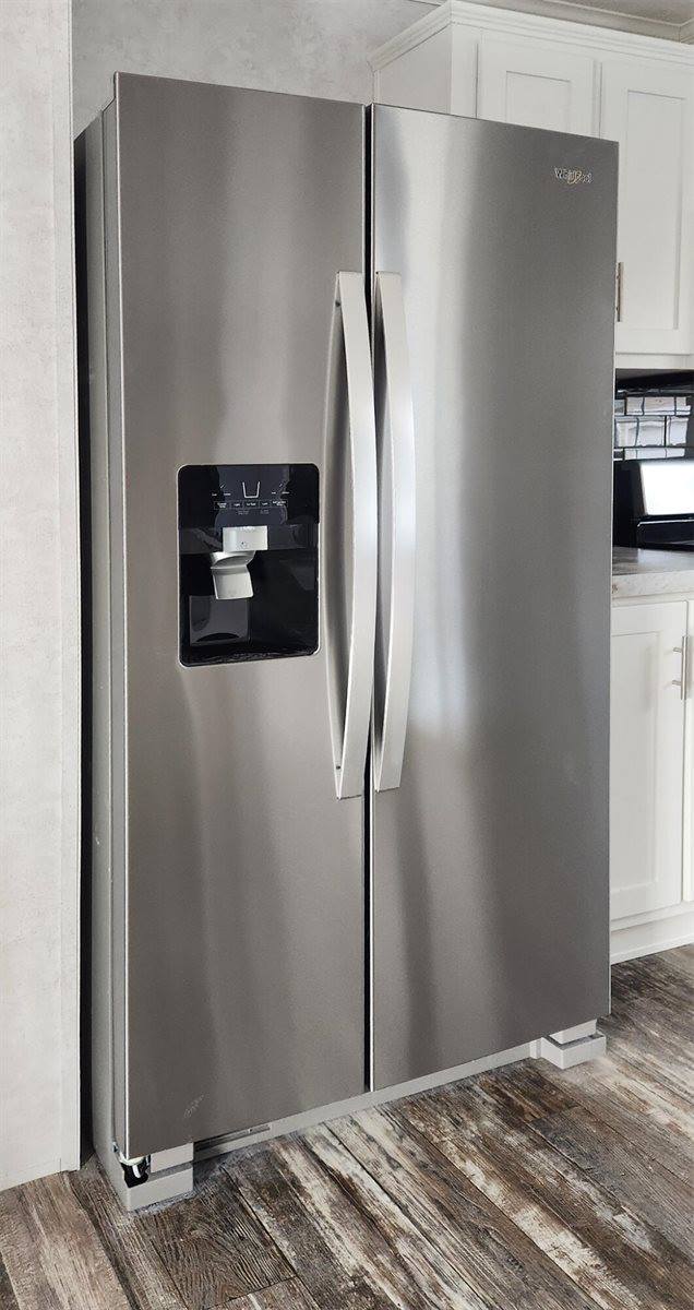 30 Main Road, Holden, ME 04429