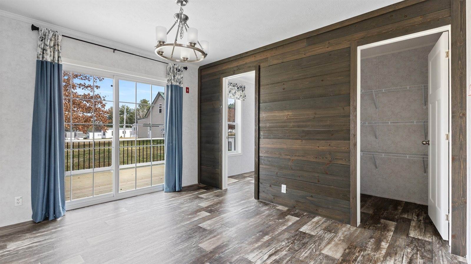 30 Main Road, Holden, ME 04429