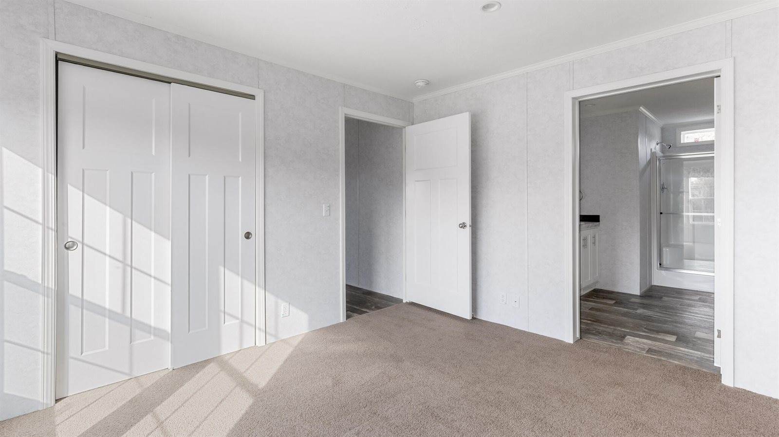 30 Main Road, Holden, ME 04429