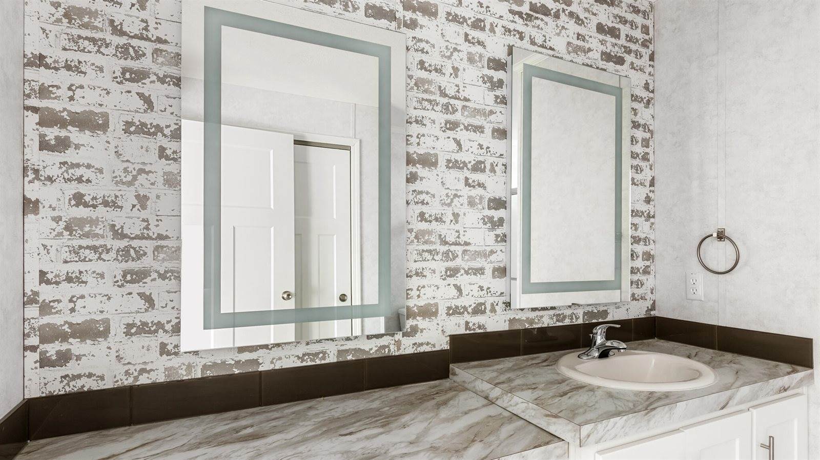 30 Main Road, Holden, ME 04429