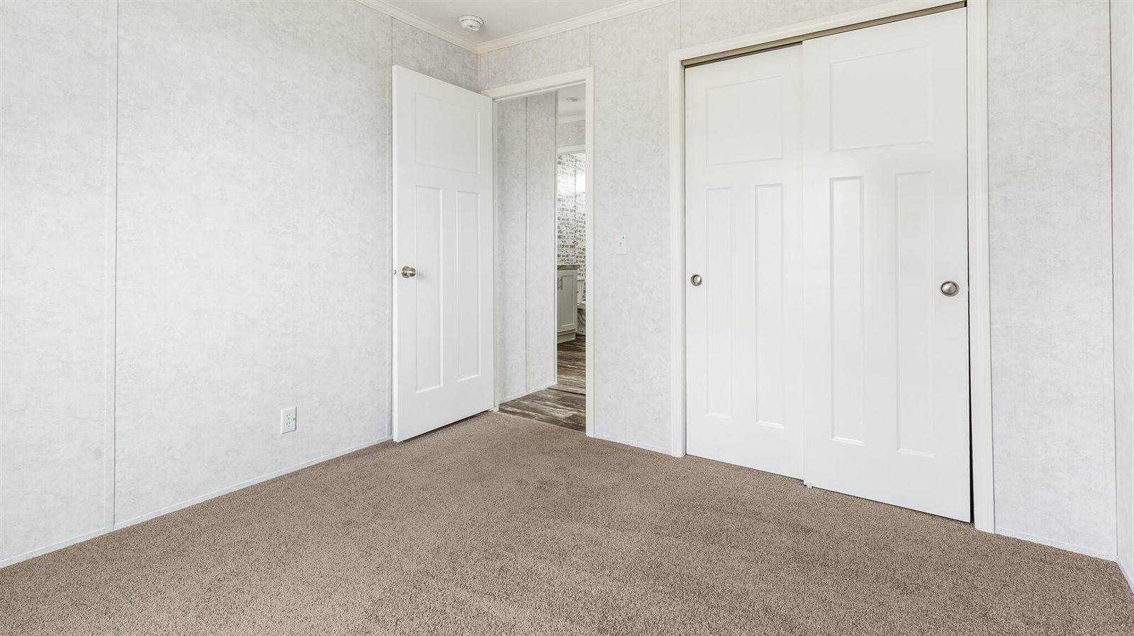 30 Main Road, Holden, ME 04429