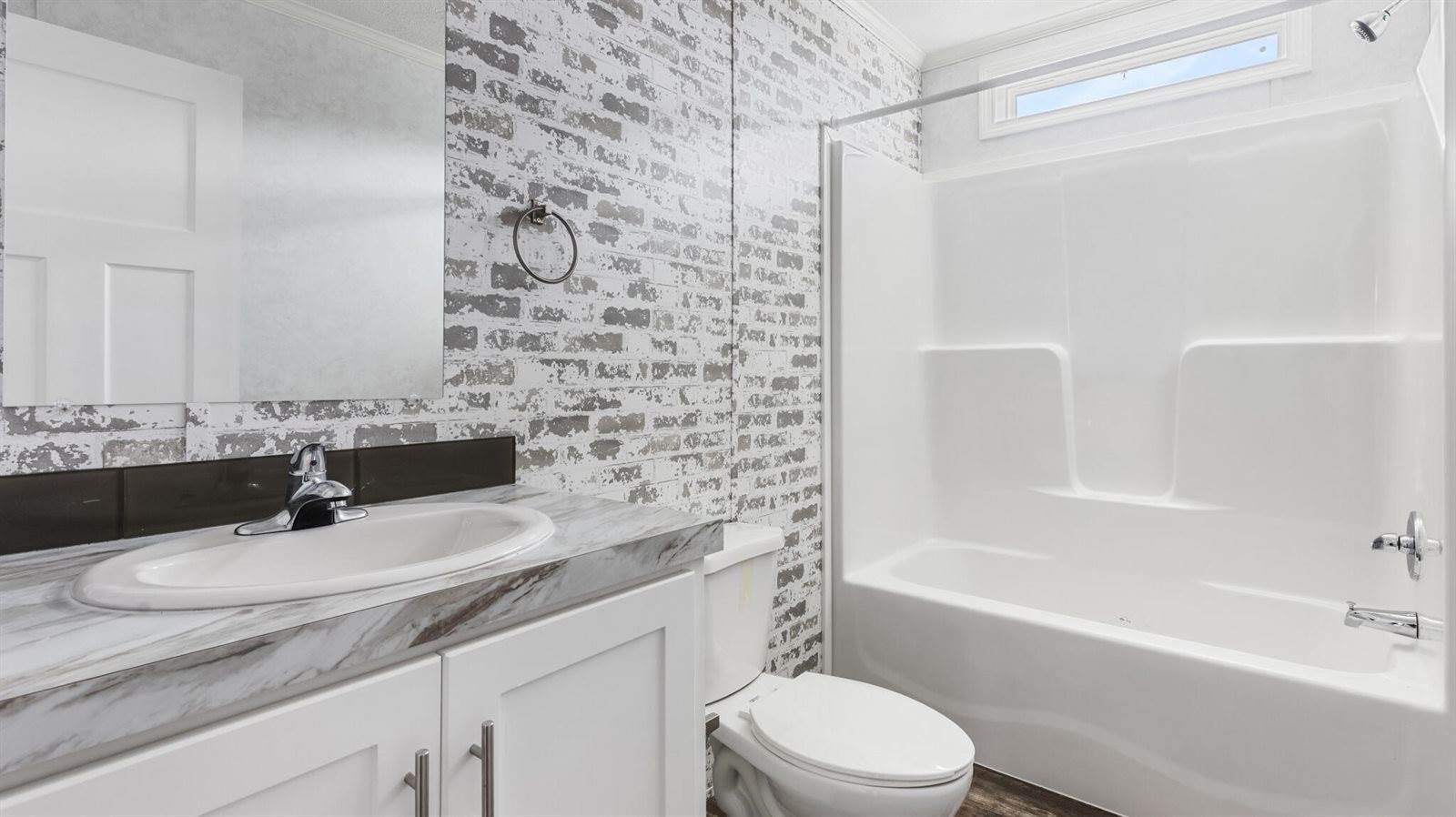 30 Main Road, Holden, ME 04429