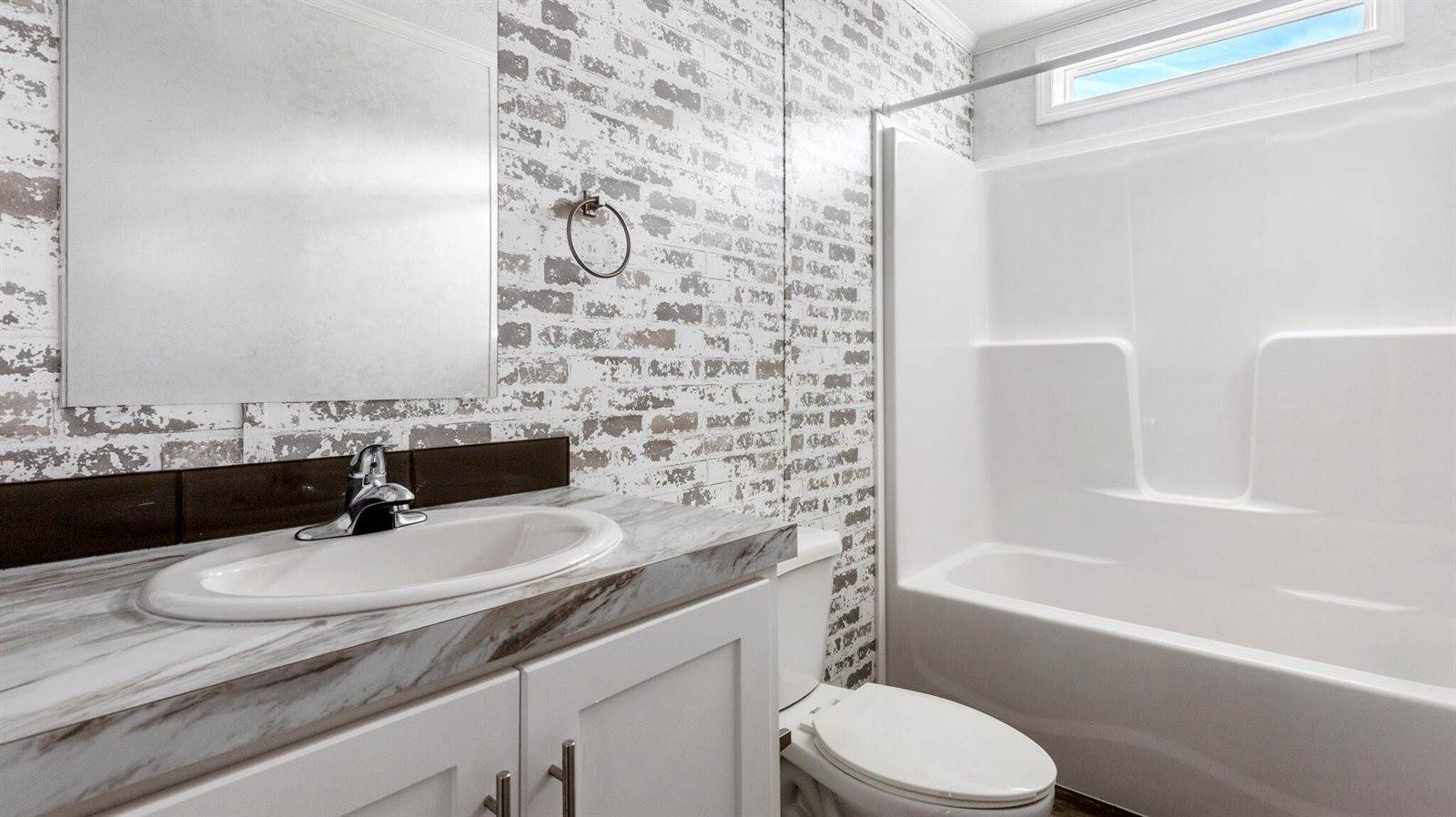 30 Main Road, Holden, ME 04429