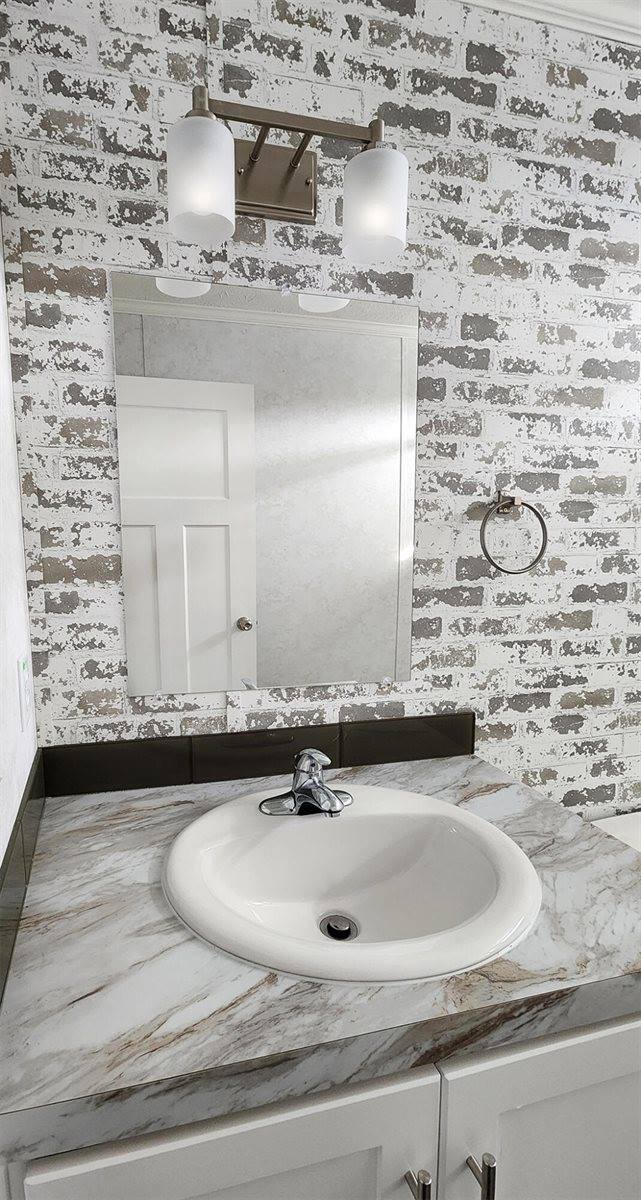 30 Main Road, Holden, ME 04429