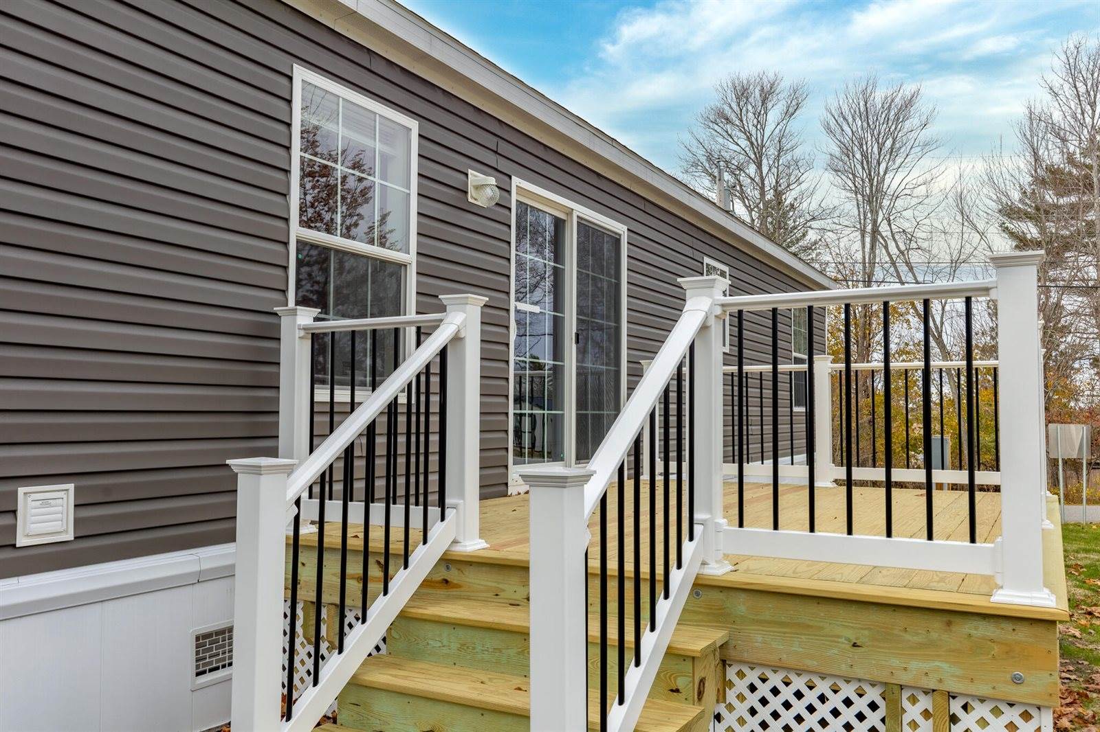 30 Main Road, Holden, ME 04429