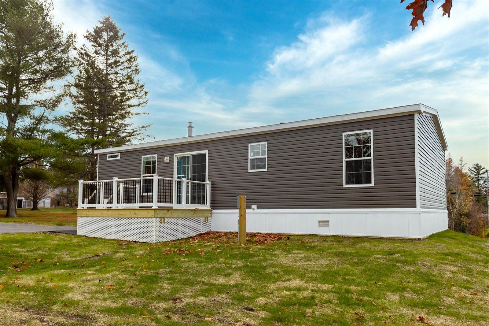 30 Main Road, Holden, ME 04429