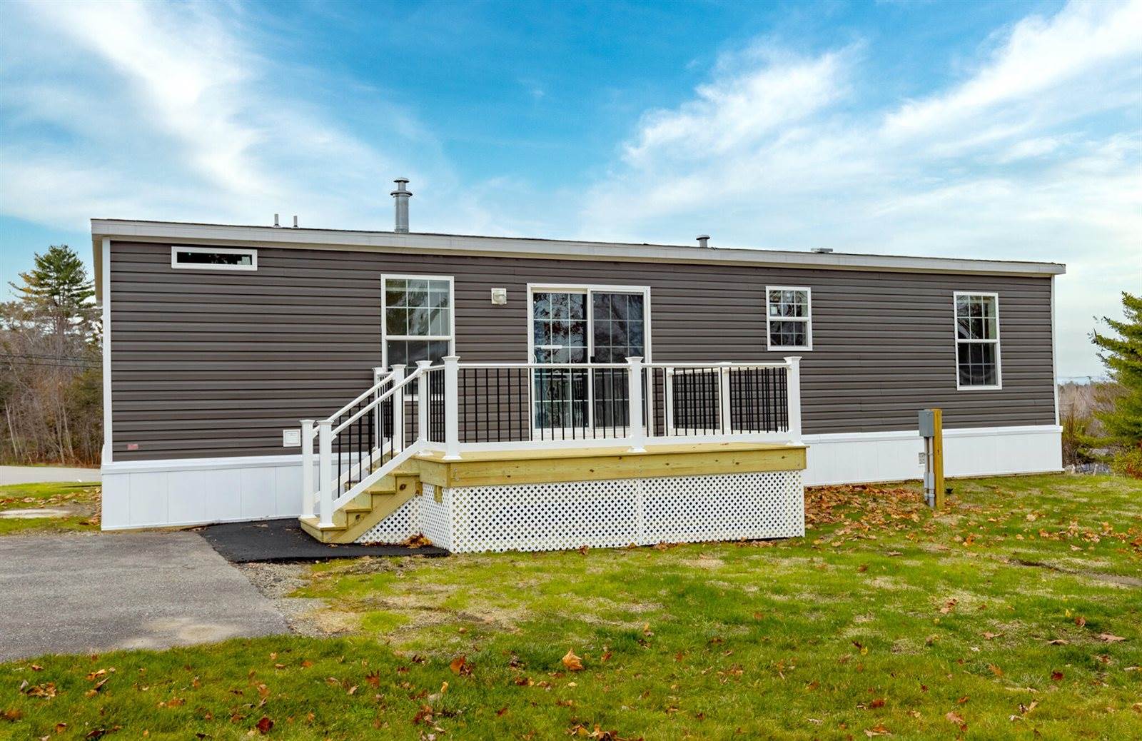 30 Main Road, Holden, ME 04429