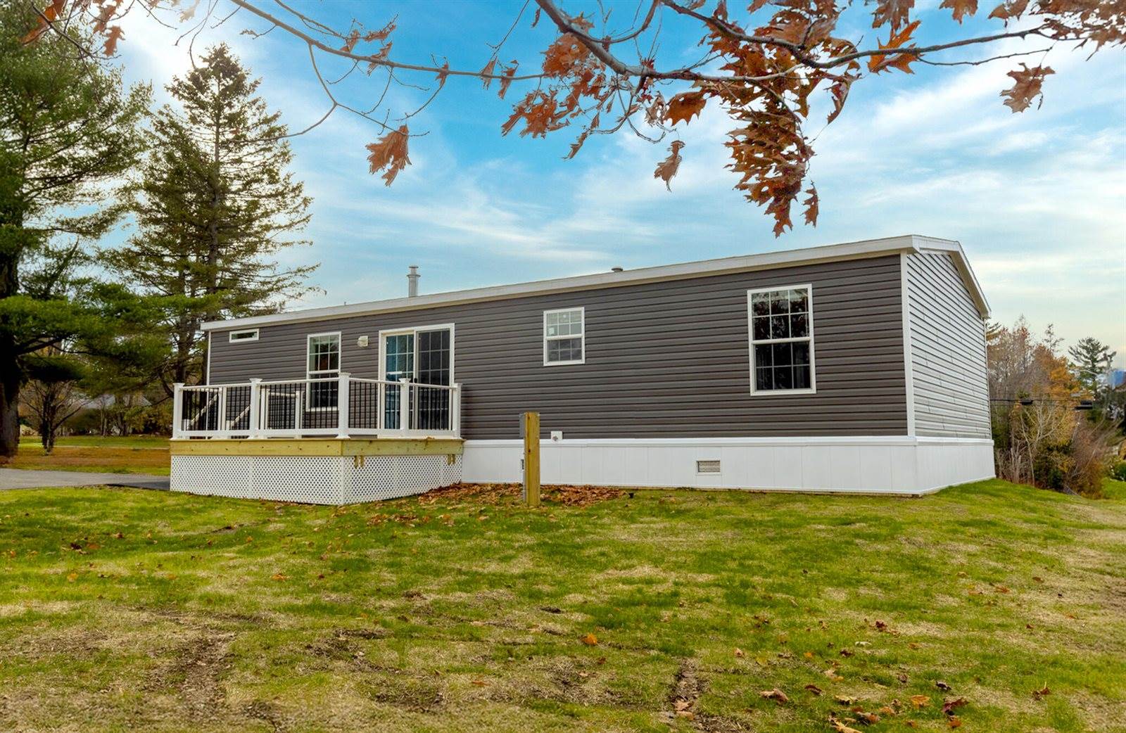 30 Main Road, Holden, ME 04429