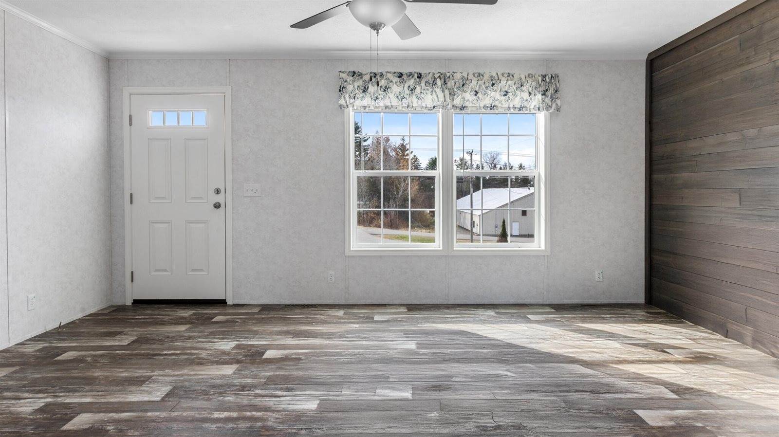 30 Main Road, Holden, ME 04429