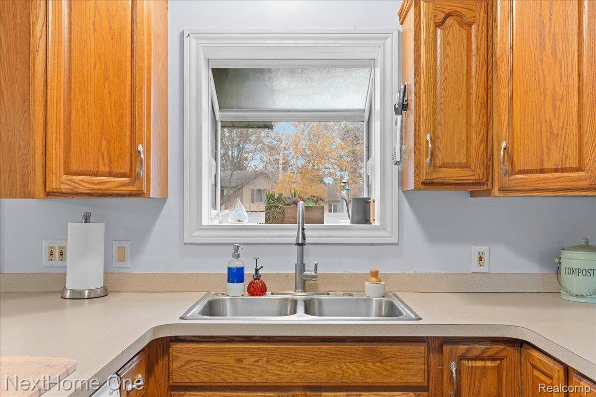 920 Del Sher Drive, BrightonCity_Livingston, MI 48114