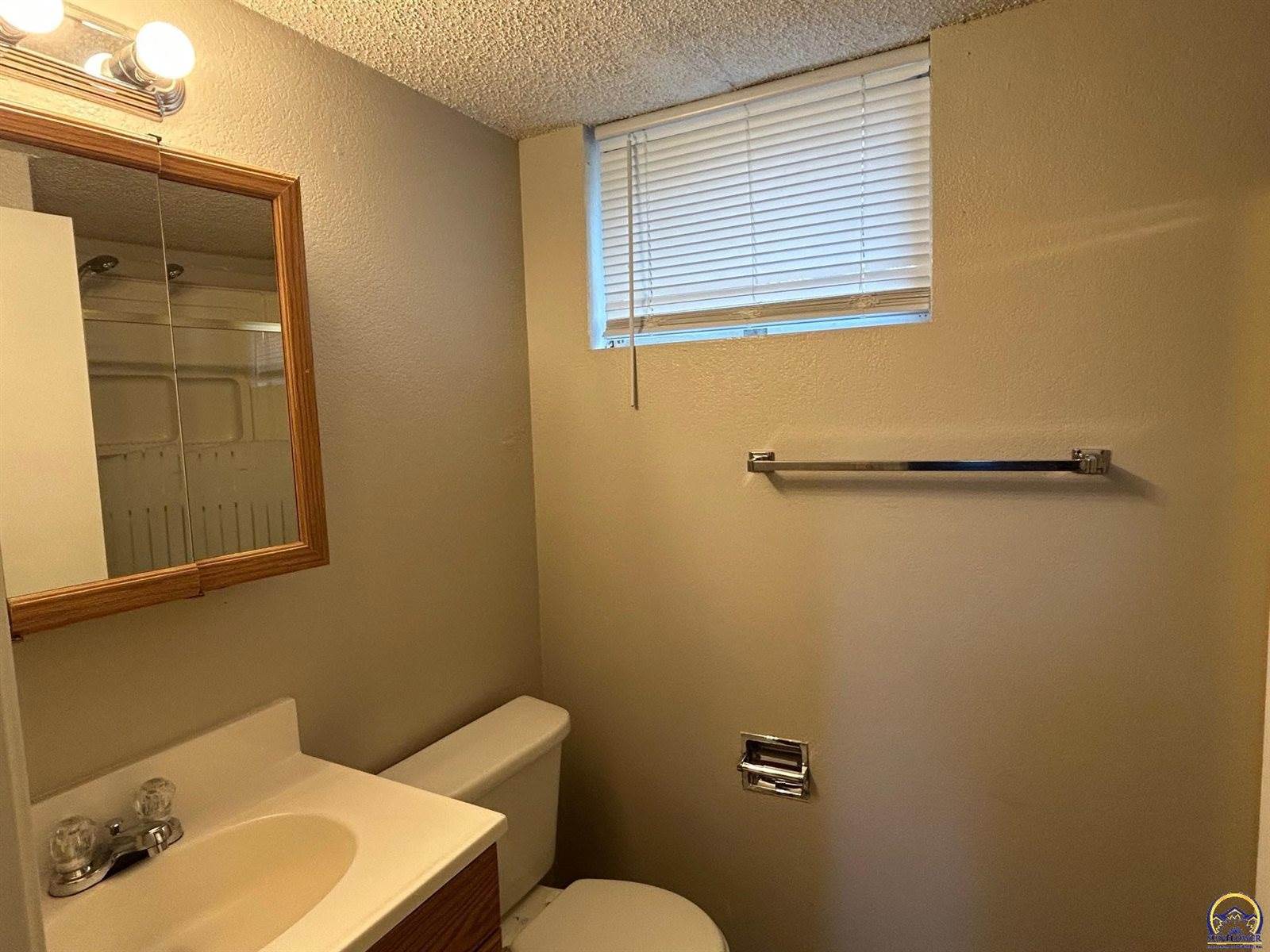 2412 SE Quincy CT, Topeka, KS 66605