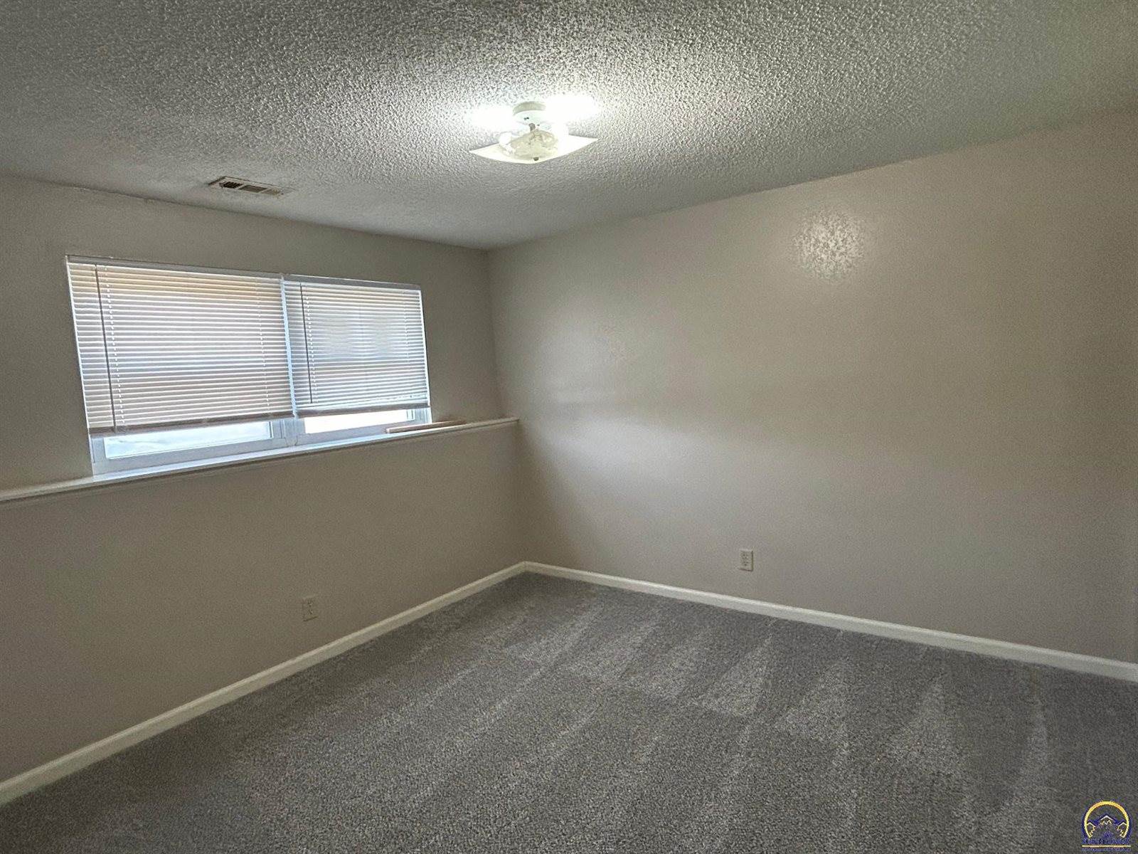 2412 SE Quincy CT, Topeka, KS 66605